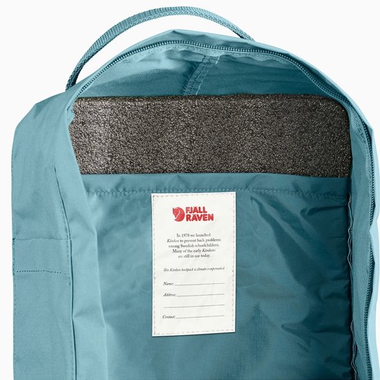 Zeer praktische schoudertas met laptopvak van Bear Design. Deze business tas van Bear Design is een ruime schoudertas, de tas is geschikt voor A4 formaat. De tas is gemaakt van prachtig echt leer, het leer voelt goed aan en is soepel. Deze ruime Bear Design tas is ideaal in gebruik door zijn formaat en vak indeling, hierdoor is hij perfect voor op het werk of alledaags gebruik.